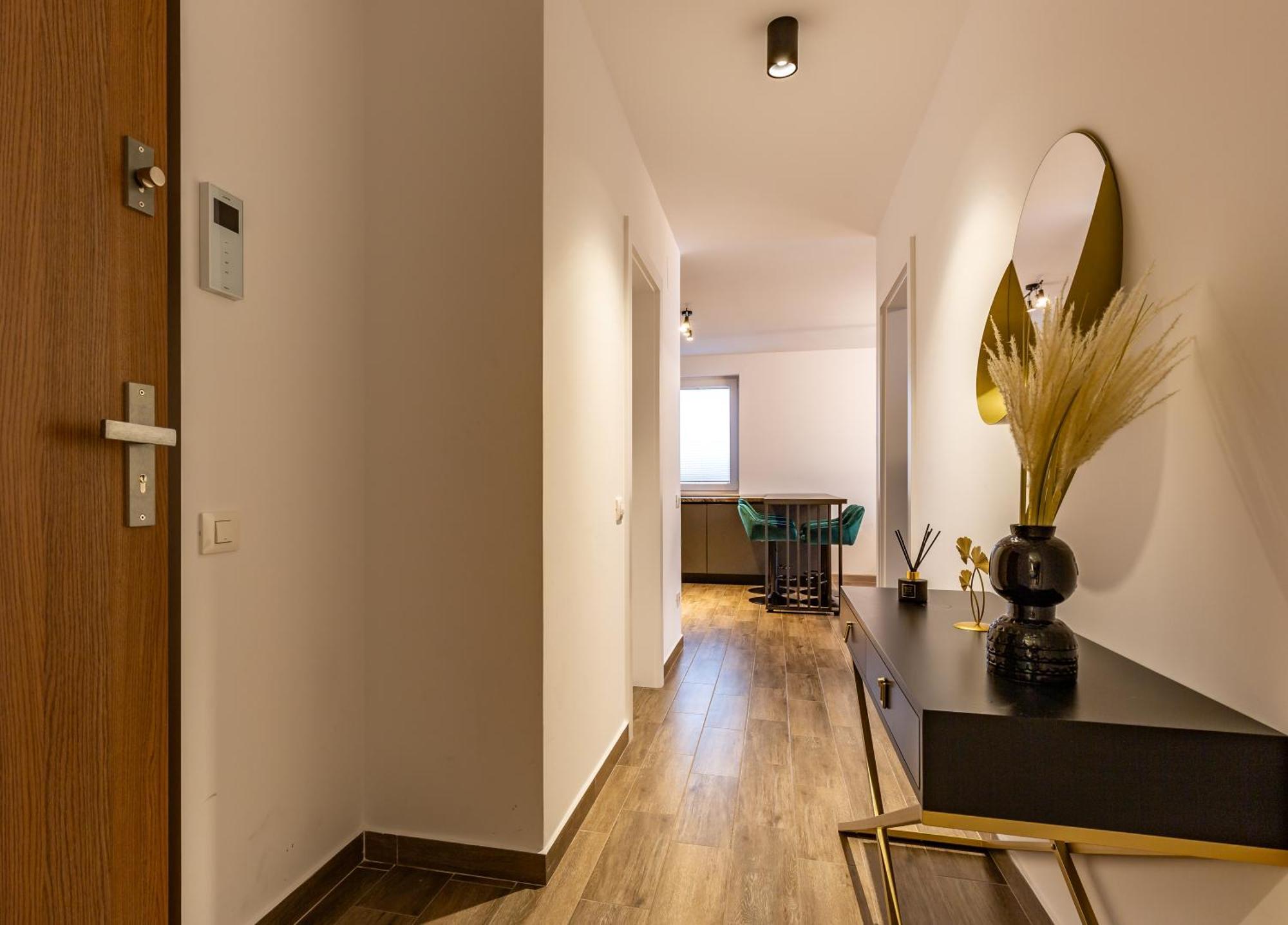 Carpatilor Apart Hotel Brasov Ngoại thất bức ảnh